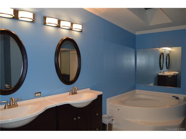 985 Spring Pointe Dr, Stony Point, NC 28678 photo 8