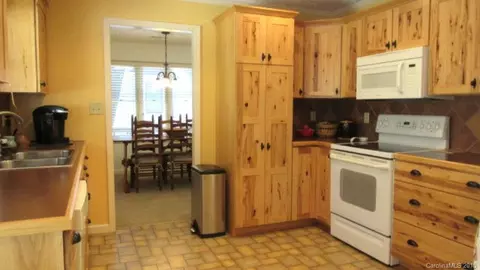 71 Iron Mountain Dr, Sylva, NC 28779 photo 5