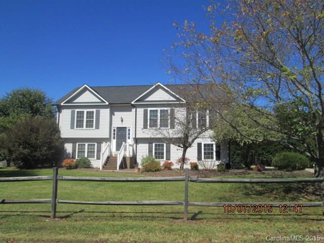 1328 Pear Dr, Conover, NC 28613 photo 2