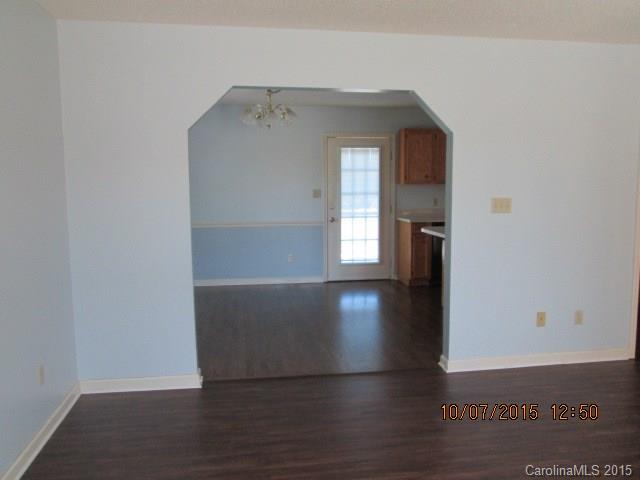 1328 Pear Dr, Conover, NC 28613 photo 5
