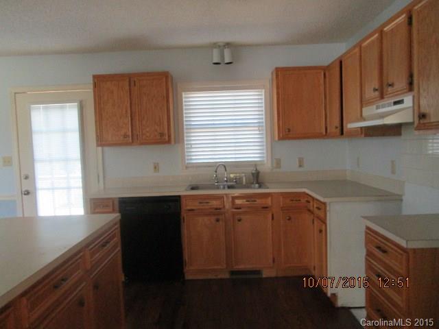 1328 Pear Dr, Conover, NC 28613 photo 6