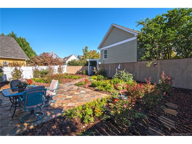 330 Center Dr, Davidson, NC 28036 photo 1
