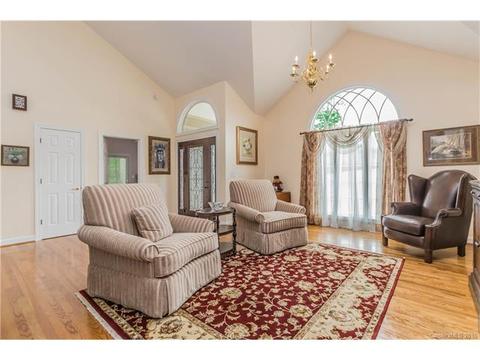 52 River Pointe Ct, Hickory, NC 28601 photo 9