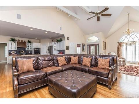 52 River Pointe Ct, Hickory, NC 28601 photo 10