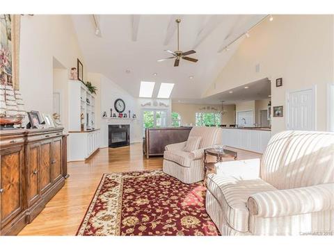 52 River Pointe Ct, Hickory, NC 28601 photo 11