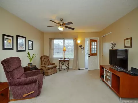 15 Cresthaven Dr, Clyde, NC 28721 photo 5