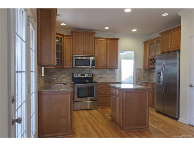 19519 Dufour Ct, Cornelius, NC 28031 photo 3