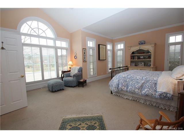 18806 Riverwind Ln, Davidson, NC 28036 photo 16