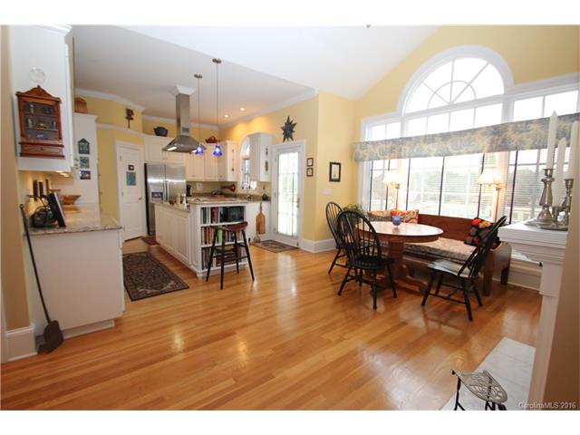 18806 Riverwind Ln, Davidson, NC 28036 photo 8