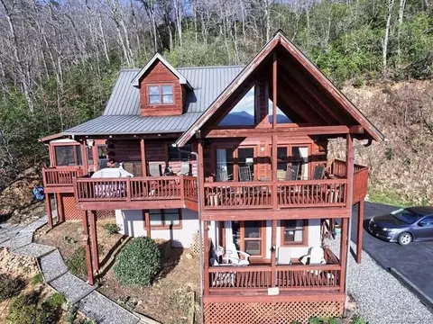 10 Hunters Trl, Sylva, NC 28779 photo 2