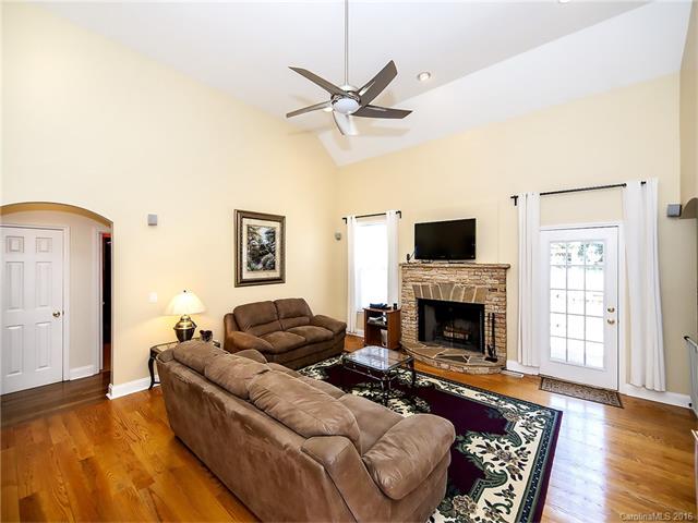 4024 Donahue Pl, Davidson, NC 28036 photo 5