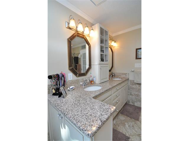 301 Minden Ln, Matthews, NC 28105 photo 12