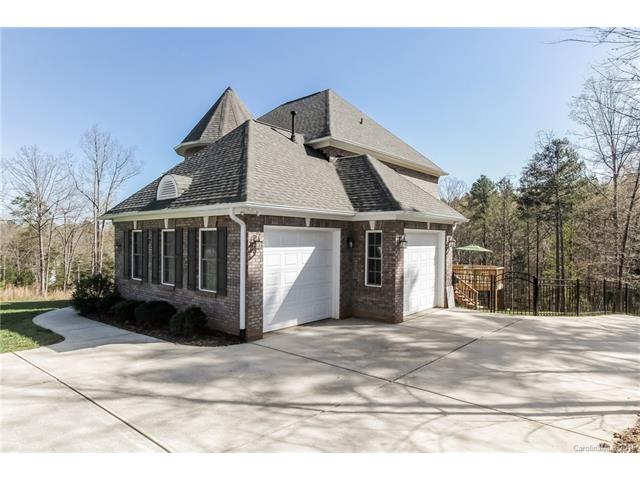 370 Squirrel Ln, Clover, SC 29710 photo 2