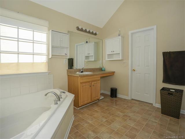 10232 Glenmeade Rd, Cornelius, NC 28031 photo 15