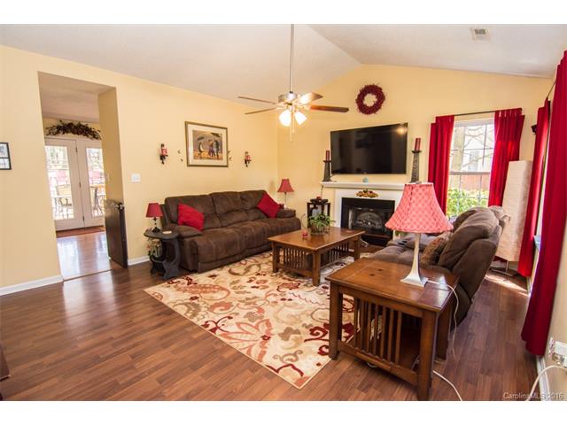 324 Radio Rd, Charlotte, NC 28216 photo 3