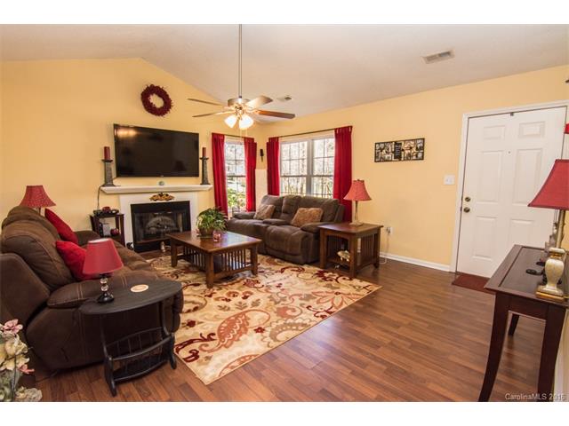 324 Radio Rd, Charlotte, NC 28216 photo 2