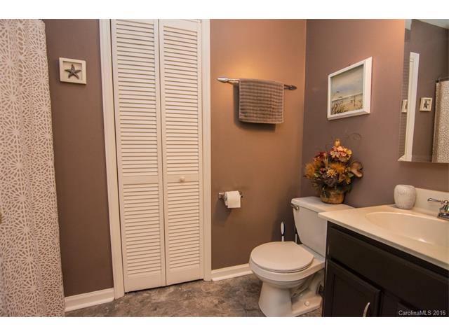 324 Radio Rd, Charlotte, NC 28216 photo 12