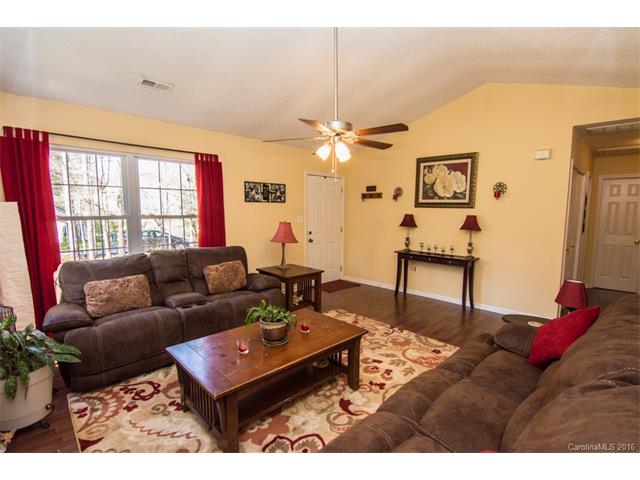 324 Radio Rd, Charlotte, NC 28216 photo 4