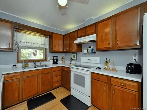 128 Camelot Dr, Clyde, NC 28721 photo 6