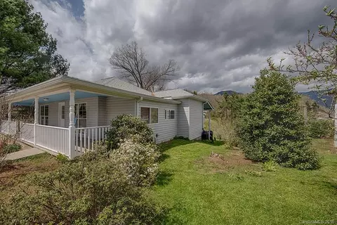 135 Hampton St, Sylva, NC 28779 photo 3