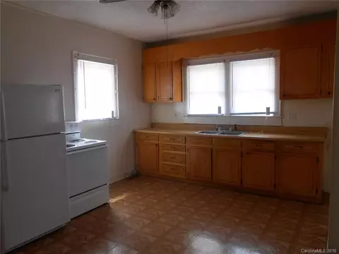 1 St Se St SE, Hickory, NC 28602 photo 3