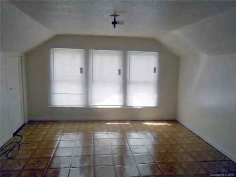 1 St Se St SE, Hickory, NC 28602 photo 8