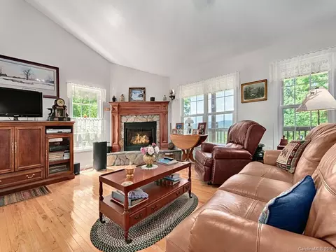 157 Eli Rdg, Clyde, NC 28721 photo 4
