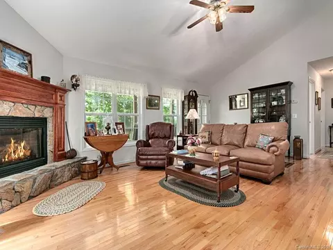 157 Eli Rdg, Clyde, NC 28721 photo 5