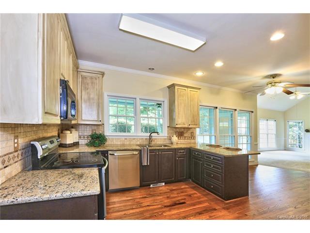8216 Forest Shadow Cir, Cornelius, NC 28031 photo 10