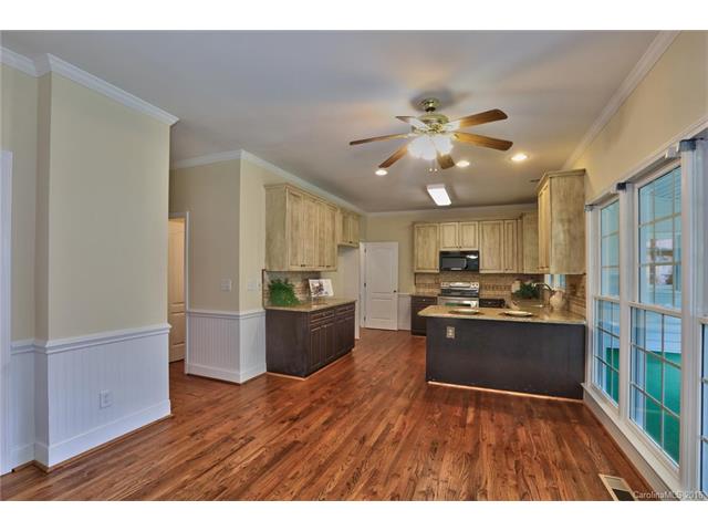 8216 Forest Shadow Cir, Cornelius, NC 28031 photo 13