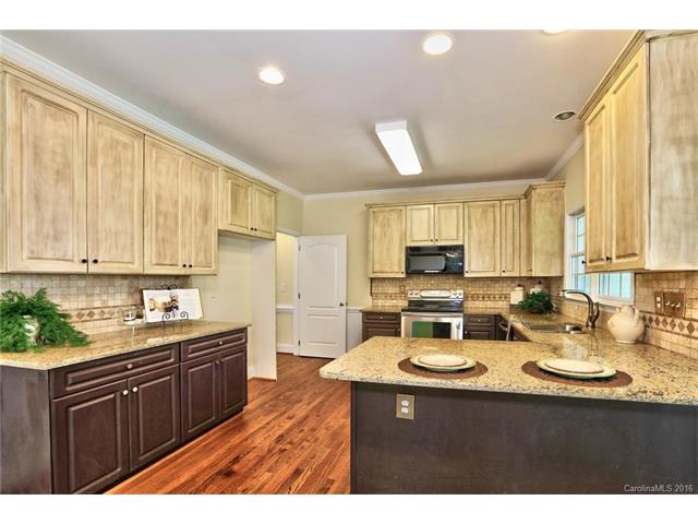 8216 Forest Shadow Cir, Cornelius, NC 28031 photo 12