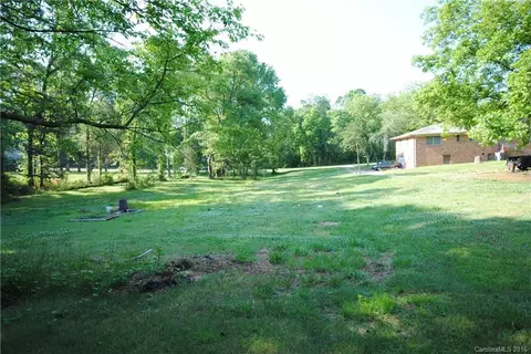 2923 Cindy Ln, Charlotte, NC 28269 photo 2