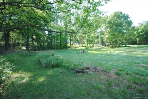 2923 Cindy Ln, Charlotte, NC 28269 photo 3