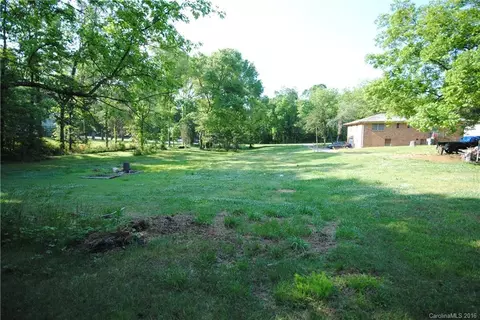 2923 Cindy Ln, Charlotte, NC 28269 photo 4