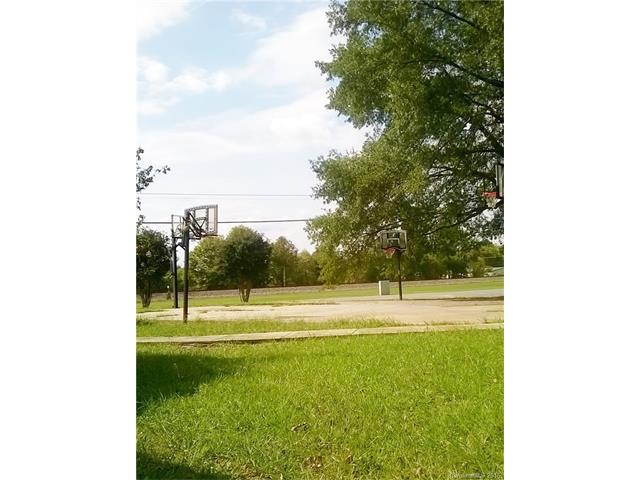 302 E 1st St, Lowell, NC 28098 photo 4