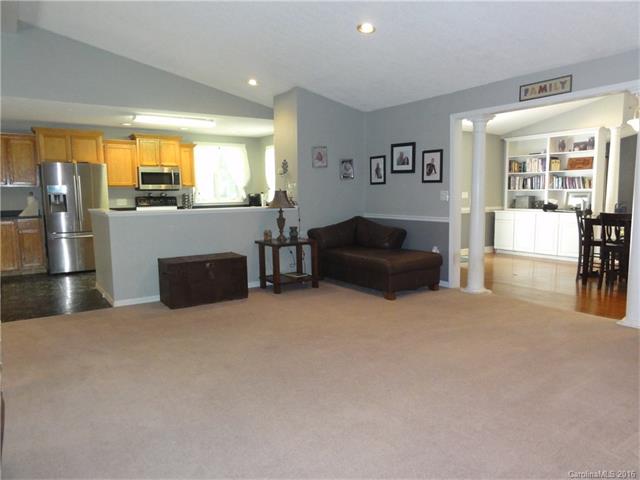 285 Frontier Rd, Clover, SC 29710 photo 8