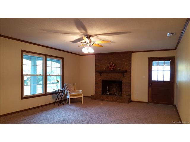 2484 Boyd Ave, Lincolnton, NC 28092 photo 2