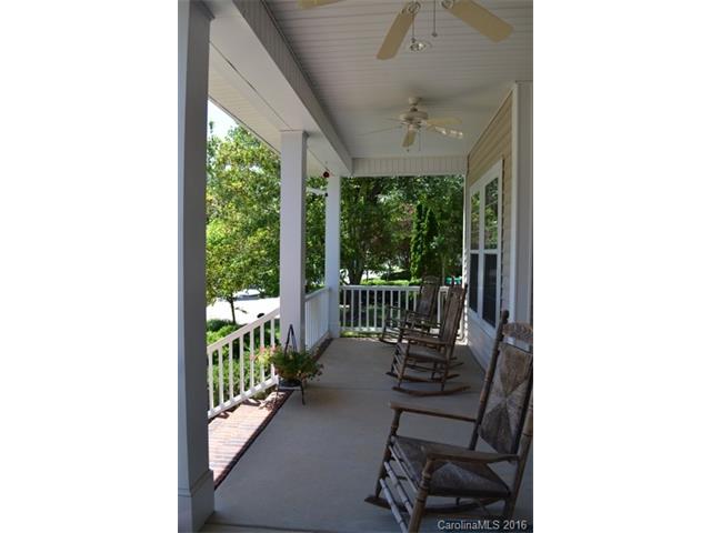 646 E Cheval Dr, Fort Mill, SC 29708 photo 2