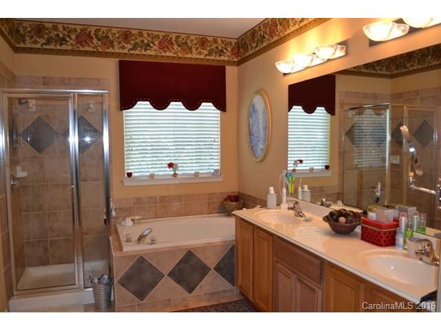 646 E Cheval Dr, Fort Mill, SC 29708 photo 9
