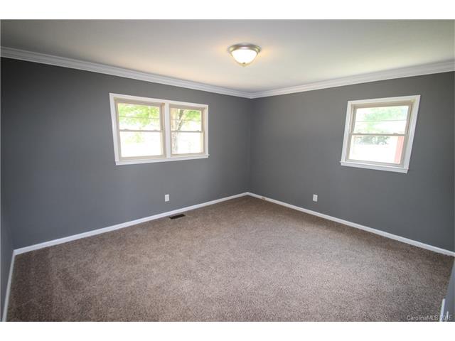 370 E Chamblee Dr, Salisbury, NC 28147 photo 12