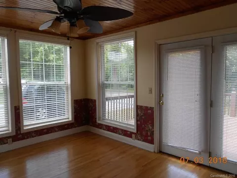 17 Mulberry St, Clyde, NC 28721 photo 5