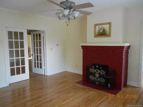 17 Mulberry St, Clyde, NC 28721 photo 4
