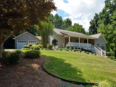 744 Redfield Dr, Clyde, NC 28721 photo 1
