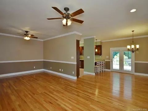 744 Redfield Dr, Clyde, NC 28721 photo 5