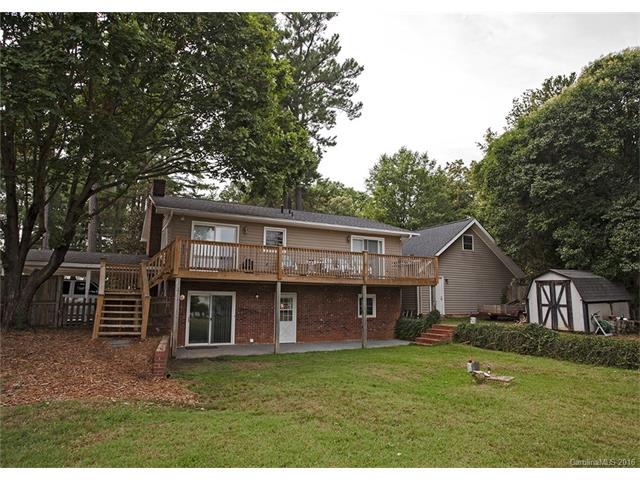 20708 Island Forest Dr, Cornelius, NC 28031 photo 2