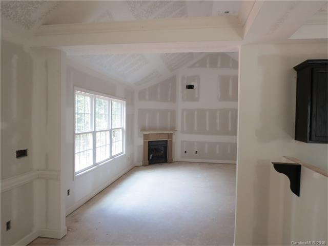 6107 Chandler Rd, Clover, SC 29710 photo 4
