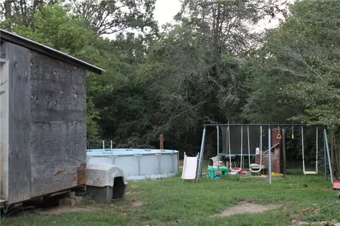 591 Maple St, Brevard, NC 28712 photo 2
