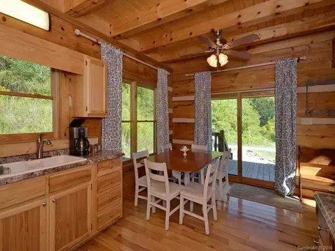 65 Blazing Star Ln, Clyde, NC 28721 photo 6