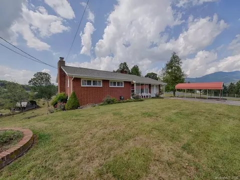 718 Mulberry St, Clyde, NC 28721 photo 1