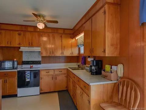 718 Mulberry St, Clyde, NC 28721 photo 8